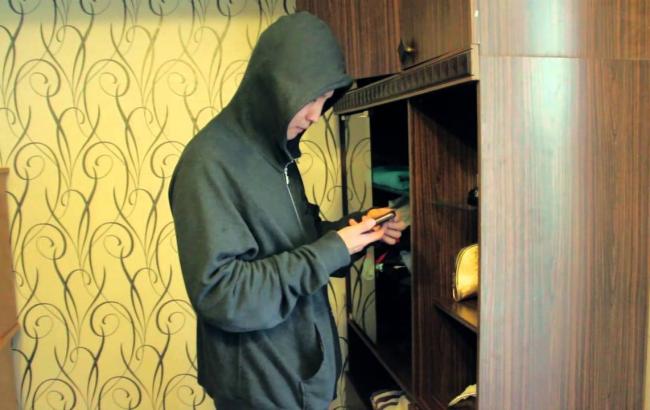 У Києві квартирні злодії "чистять" квартири через незамкнені двері