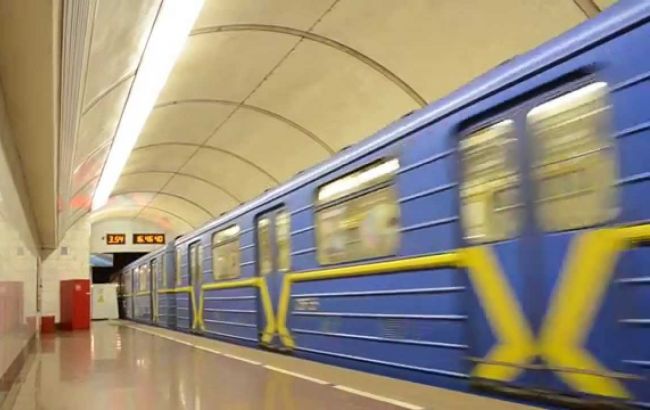 Суд оставил под арестом счета Киевского метрополитена по иску "Укррослизинга"