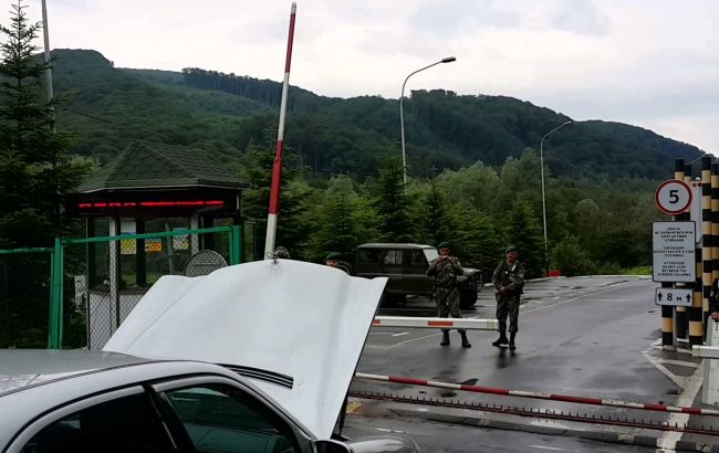 Группа местных жителей блокировала наряд пограничников на Закарпатье