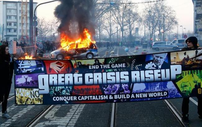 Из-за беспорядков во Франкфурте ранены около 90 полицейских