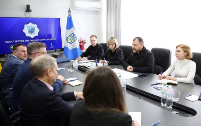 Украина заканчивает работу над базой военных преступников, - Клименко