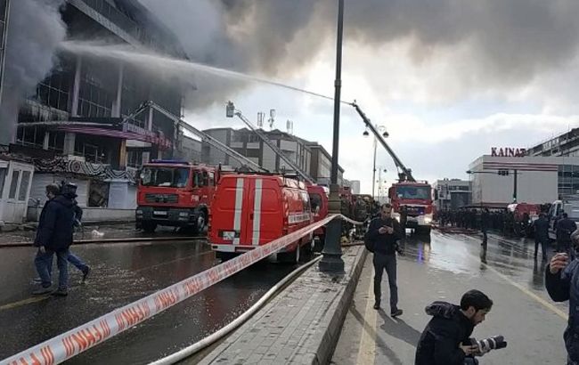 Пожар в торговом центре в Баку потушен