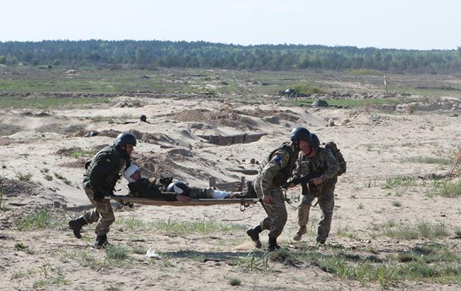 "Рискуя собственной жизнью": в зоне ООС украинский командир спас раненого бойца