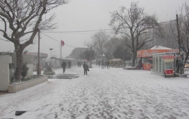 У Стамбулі через сильний снігопад скасували всі рейси