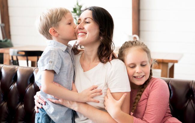 Чи справді батьки мають улюбленців серед дітей та як це впливає на їхнє життя