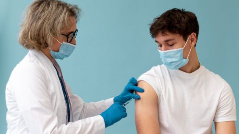 Для желающих путешествовать: в Турции будут делать дополнительную прививку вакциной Pfizer