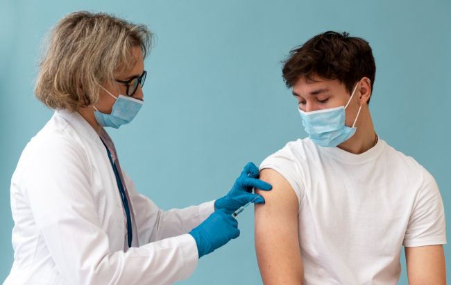 В Германии более 50% жителей получили одну дозу COVID-вакцины