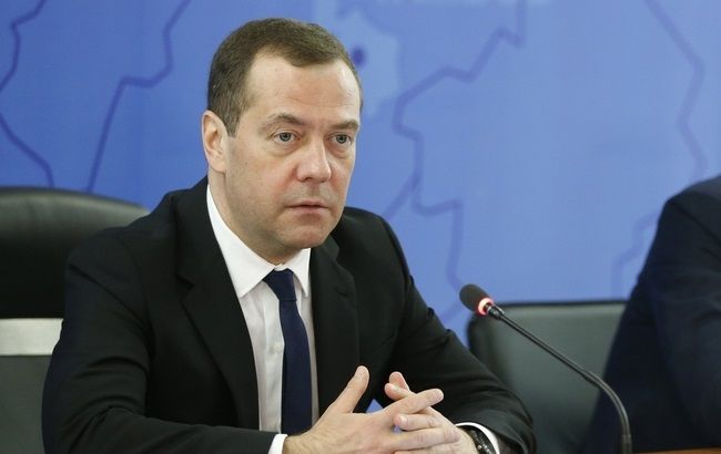 Почти половина россиян выступает за отставку Медведева, - опрос