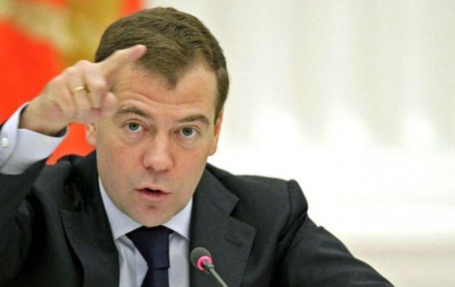 Медведев назвал активистов блокировки российских фур бандитами и сумасшедшими