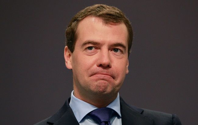 Медведев поручил рассмотреть санкции против украинских авиакомпаний