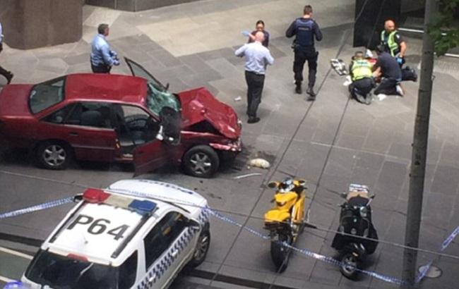В Мельбурне автомобиль въехал в толпу, есть погибшие и раненые