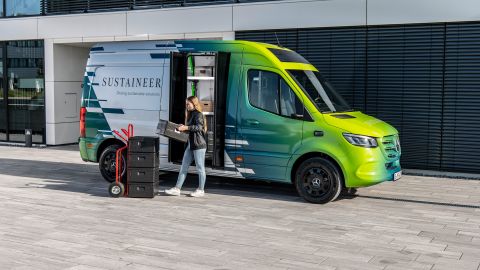 Електричний Mercedes-Benz Sprinter отримав унікальний ремінь безпеки з підігрівом