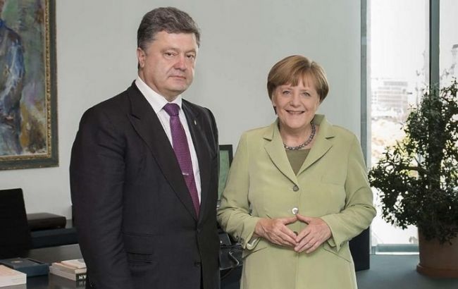 Порошенко призвал Меркель рассмотреть дополнительные финансовые механизмы для поддержки экономики Украины