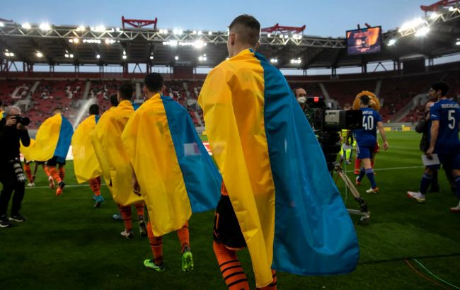 Усилия Ахметова и ФК "Шахтер" соответствуют усилиям украинского правительства, - NYT