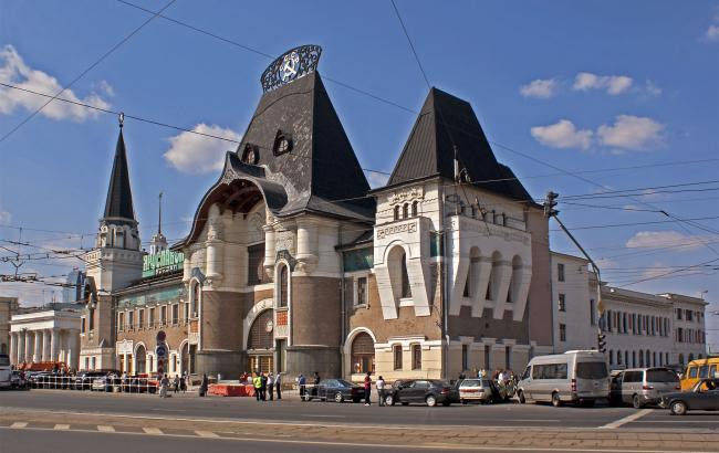В Москве пассажиров трех вокзалов эвакуируют из-за угрозы взрывов