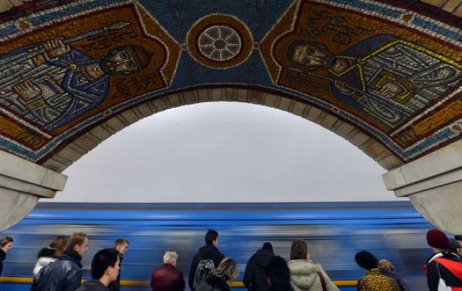 Милиция не нашла взрывчатки на станции метро "Театральная" в Киеве