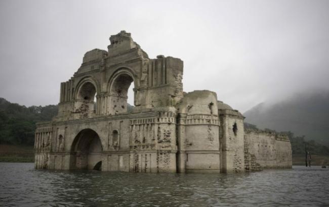 В Мексике из-за засухи всплыл храм