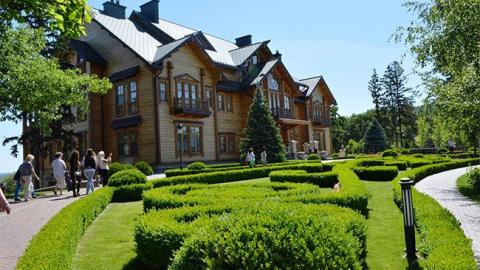 "Межигір'я" передали в управління державі