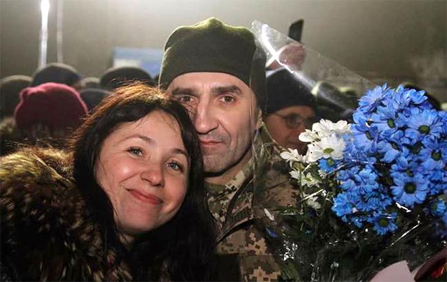 Військовослужбовець, який майже три роки пробув у полоні, повернувся додому в Кривий Ріг (відео)