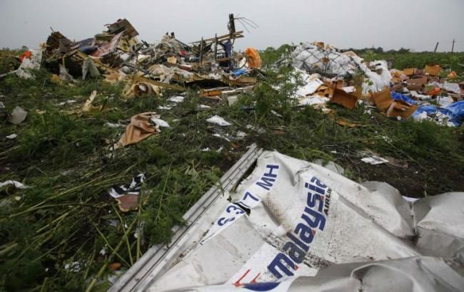 Нидерландские СМИ: в телах жертв крушения Boeing на Донбассе найдены осколки "Бука"