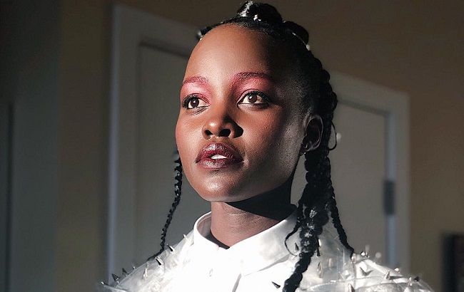 Фантастическая: Люпита Нионго удивила "колючим" образом от Balmain