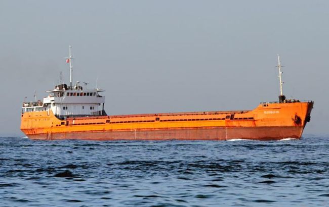 Аварія суховантажу з українцями: стало відомо про стан моряків