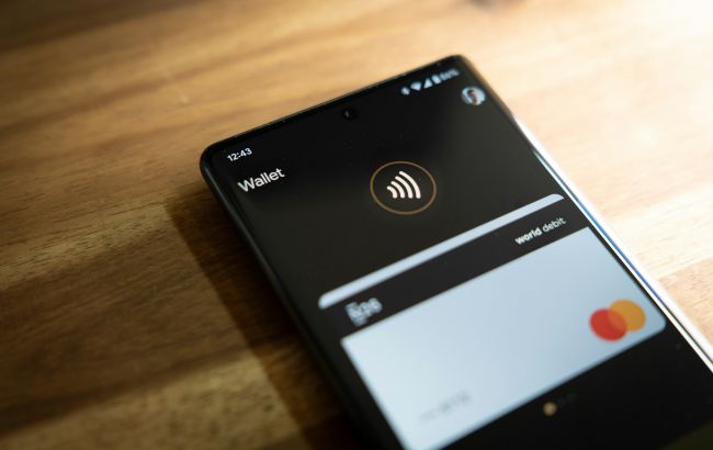 Google позбавить деяких власників Android можливості розплачуватись за допомогою смартфона: названа причина