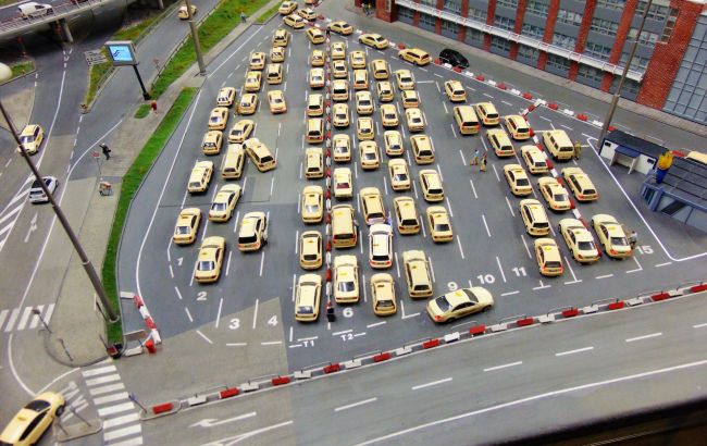 Не больше трех пассажиров. Что нужно знать о правилах поездки в такси в Германии