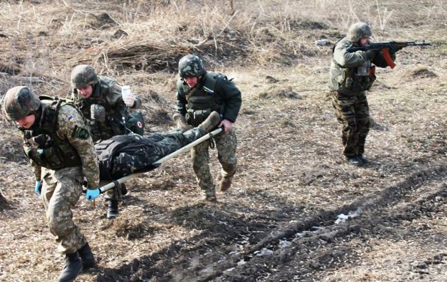 На Донбассе двое военных подорвались на мине