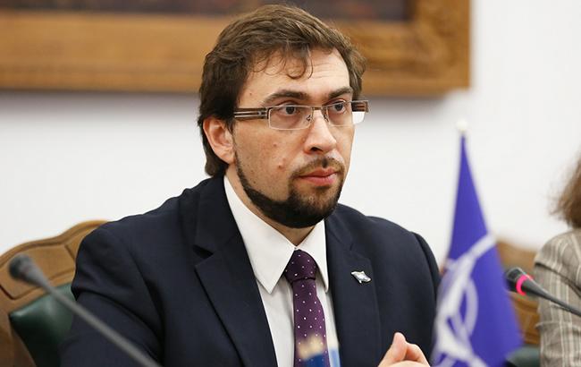 В НАТО рекомендуют Украине приложить усилия в борьбе с коррупцией