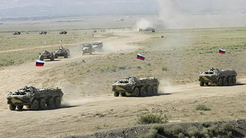 Виконував наказ: у Росії військового задавив танк