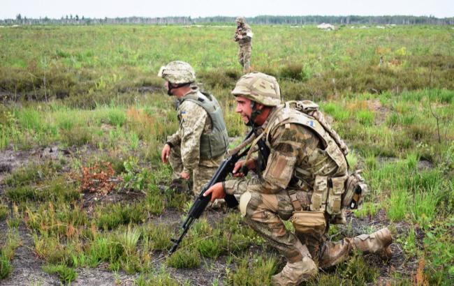 В зоні АТО поранений один український військовий, ще один отримав бойову травму, - штаб