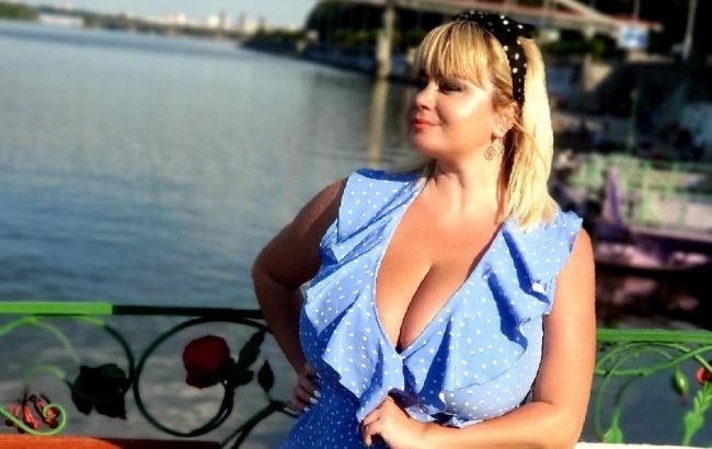 Украинка с 15-м размером груди в тугом купальнике очаровала "мокрыми" фото