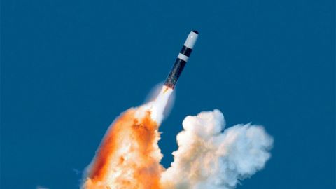 Франция считает обоснованным решение Британии увеличить ядерный арсенал