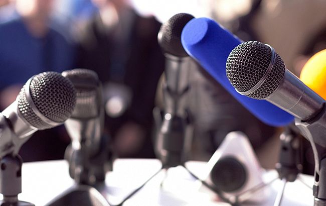 В Черновицкой области представители УПЦ запретили журналистке снимать собрание