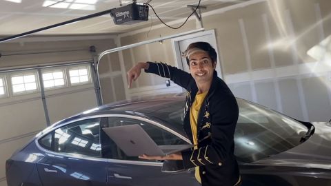 800 доларів на місяць: власник Tesla Model 3 використовує електрокар для майнінгу криптовалют