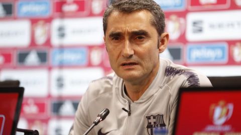 Президент "Барселоны" не намерен увольнять главного тренера