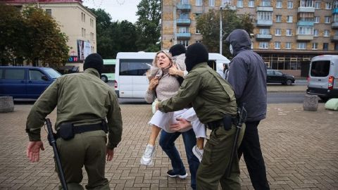 ОМОН жорстоко побив людей в Мінську: фото і відео затримання учасників протесту