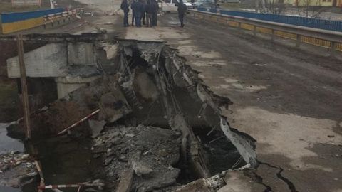 Заїздили: під Тернополем обвалився важливий міст (фото)