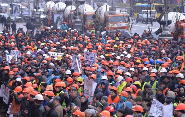 В Киеве около 5 тыс. строителей требовали от КГГА защиты от "титушек"