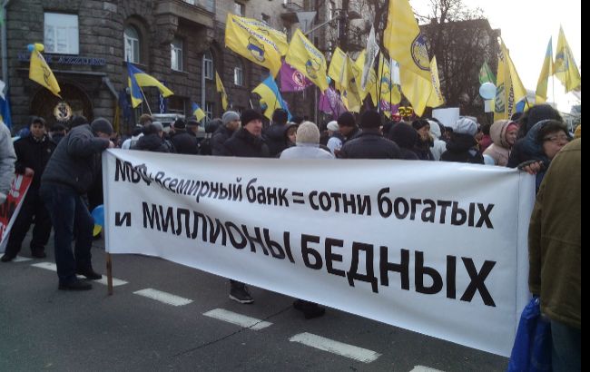 Активисты под АПУ требуют реструктуризации валютных кредитов