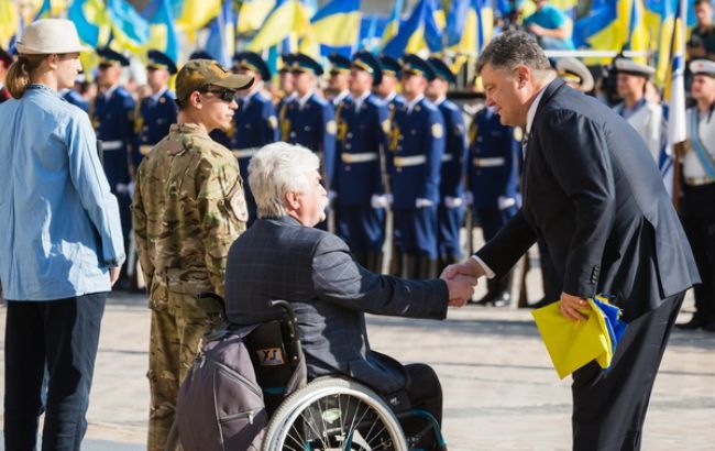Порошенко принял участие в торжествах на День государственного флага в Киеве