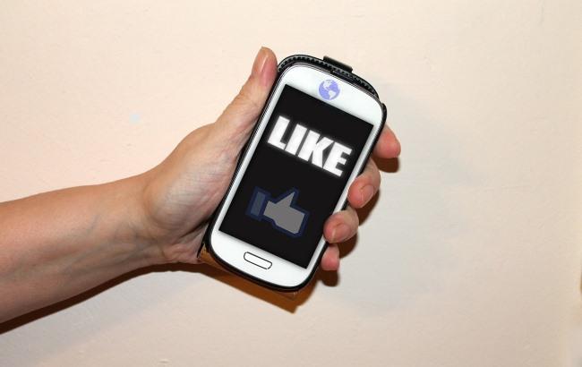 Facebook тестує функцію самознищення повідомлень