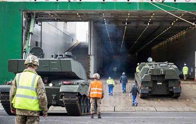 В Естонію доставили 18 британських танків