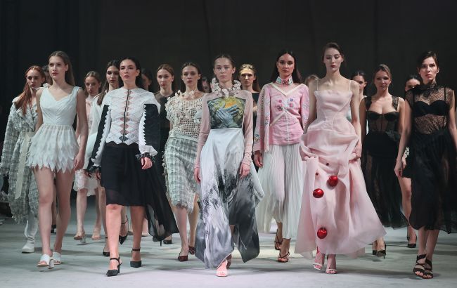 Замість подіуму - депо: Караванська вразила Львів дефіле, присвяченим ЗСУ