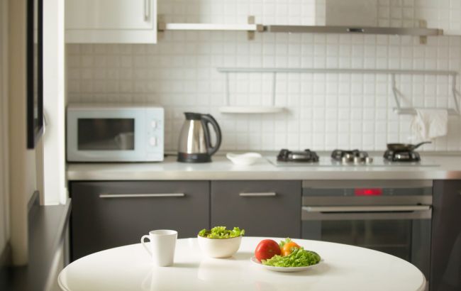 Названы вещи на кухне, которые "заставляют" есть больше