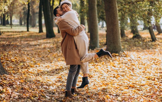 Заручини чи весілля: кохання постукає в серця 5 знаків Зодіаку з 17 до 23 листопада