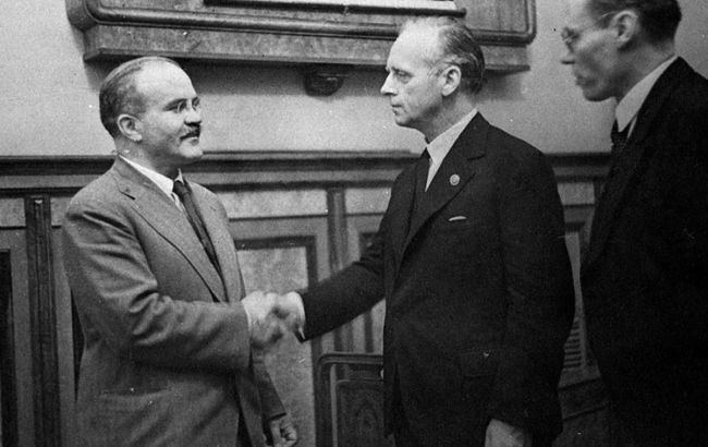 У Росії розсекретили архіви, пов'язані з пактом Молотова-Ріббентропа