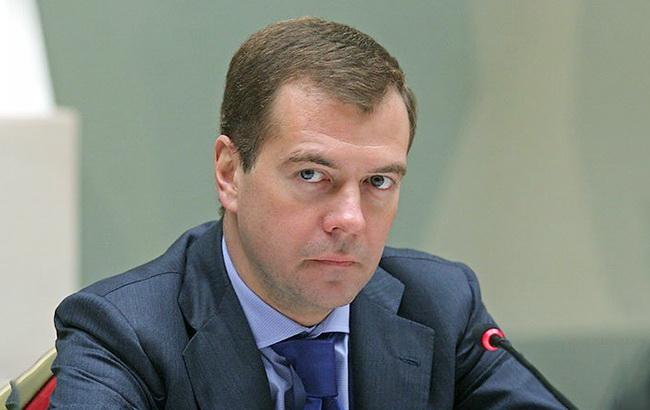 Россия заблокирует активы сотен украинцев, - Медведев  