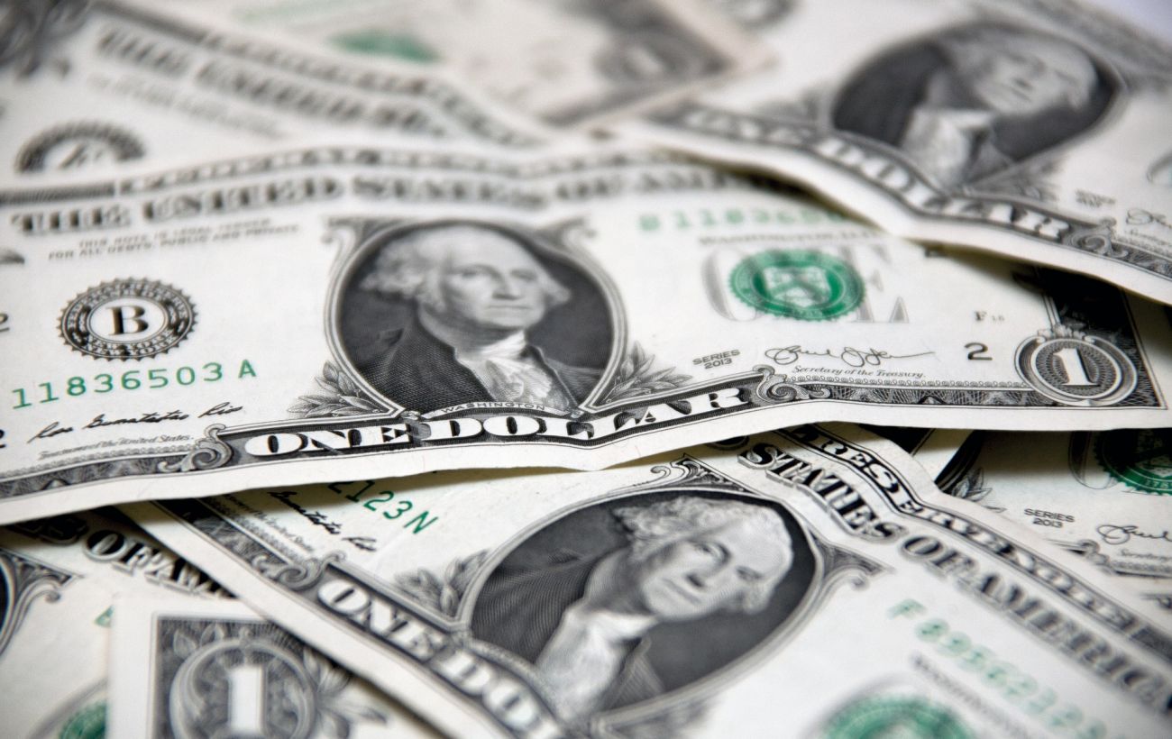 Евро идет вниз, доллар дорожает: обменники обновили курс